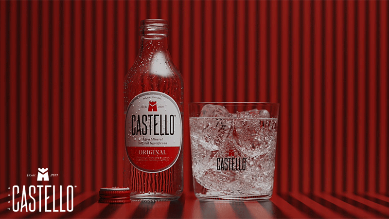 Garrafa de Água Mineral Natural Gaseificada Castello Original, engarrafada desde 1899.