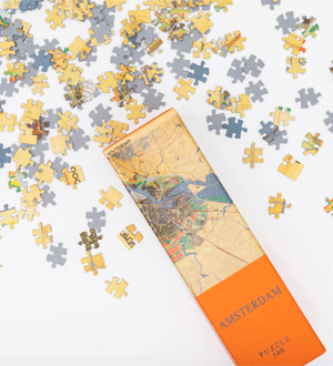 Puzzle de 540 peças da marca portuguesa Architoys que apresenta um mapa histórico de Amesterdão.