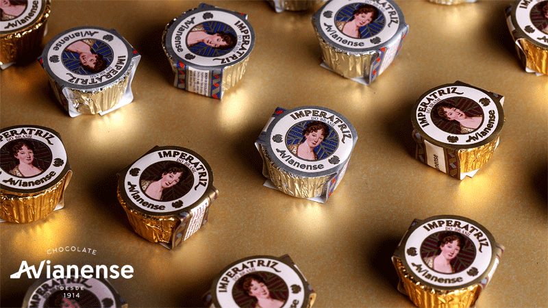 Bombons Imperatriz feitos de avelãs crocantes e chocolate aveludado da marca portuguesa Avianense, a fábrica de chocolates mais antiga de Portugal, fundada em 1914.