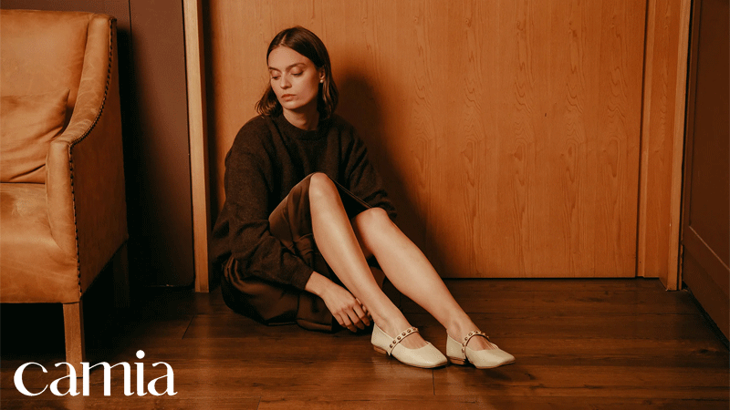 Par de sapatos estilo Mary Jane da marca portuguesa Camia.