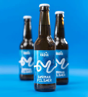 Cerveja artesanal Vadia Loira German Pilsner, cerveja de baixa fermentação (lager), com 5,0% vol. de álcool. 