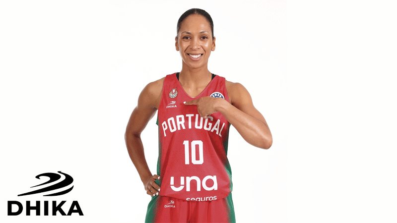 A Basquetebolista internacional portuguesa Maria João Correia com o equipamento oficial da Seleção Nacional produzido pela marca portuguesa Dhika.