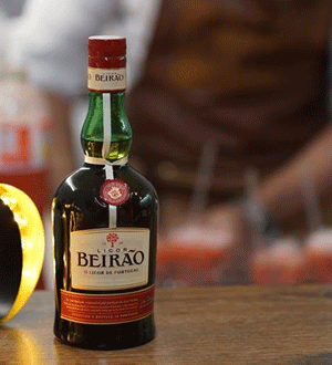 Garrafa de Licor Beirão, uma marca portuguesa de licor português tradicional e muito popular. 