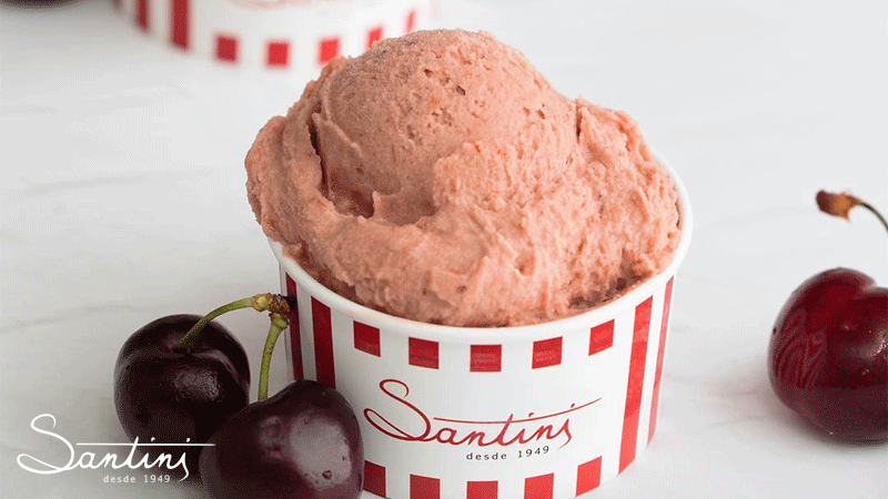 Gelado da marca portuguesa Santini, conhecida pelos seus métodos de produção 100% artesanais sem corantes ou conservantes.
