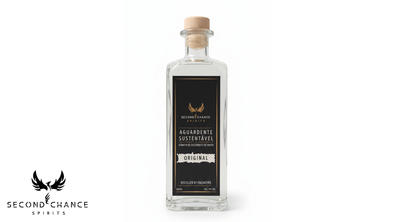 Aguardente sustentável da marca portuguesa Second Chance Spirits, produzida através da economia circular.